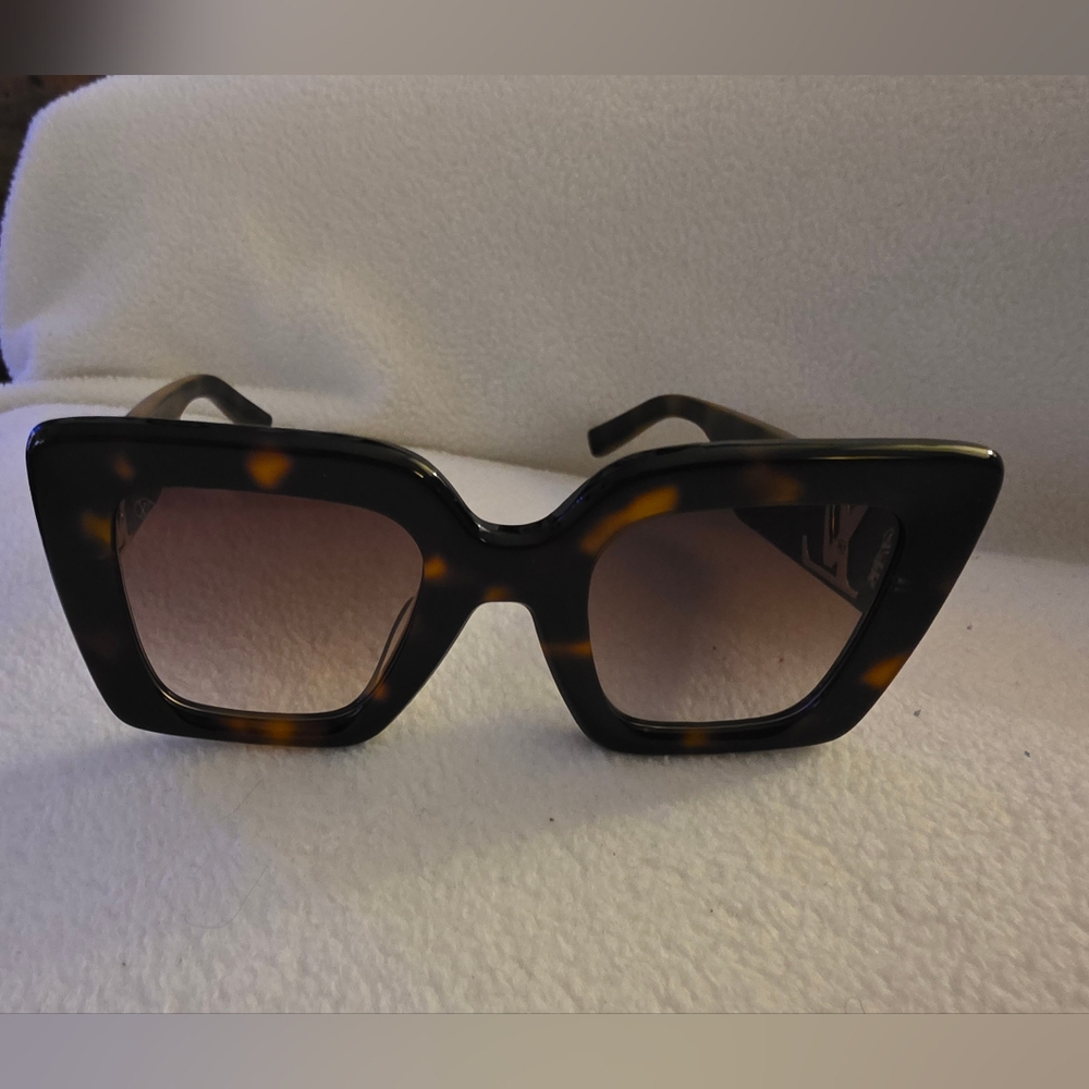 New LV Tortoise Shell Square Sunglasses. Never Used In Perfect Condition